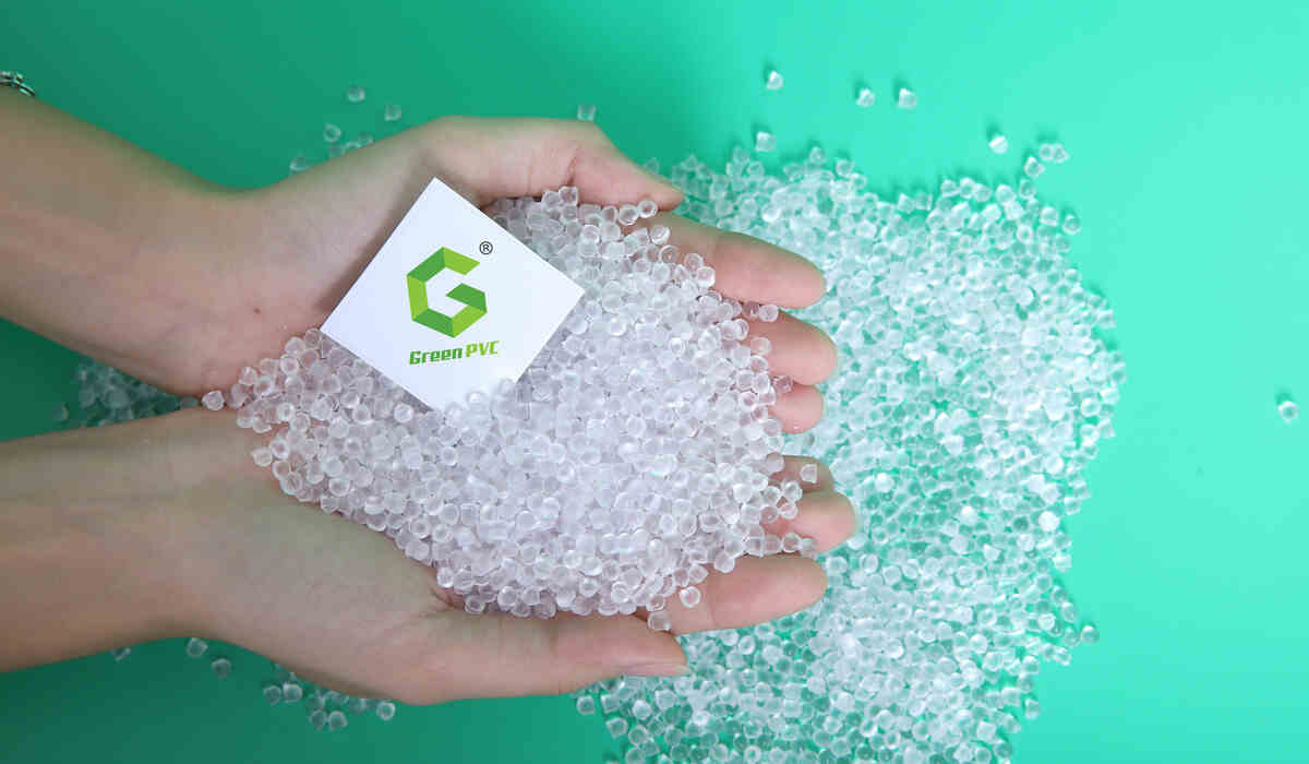 Transparent PVC compound