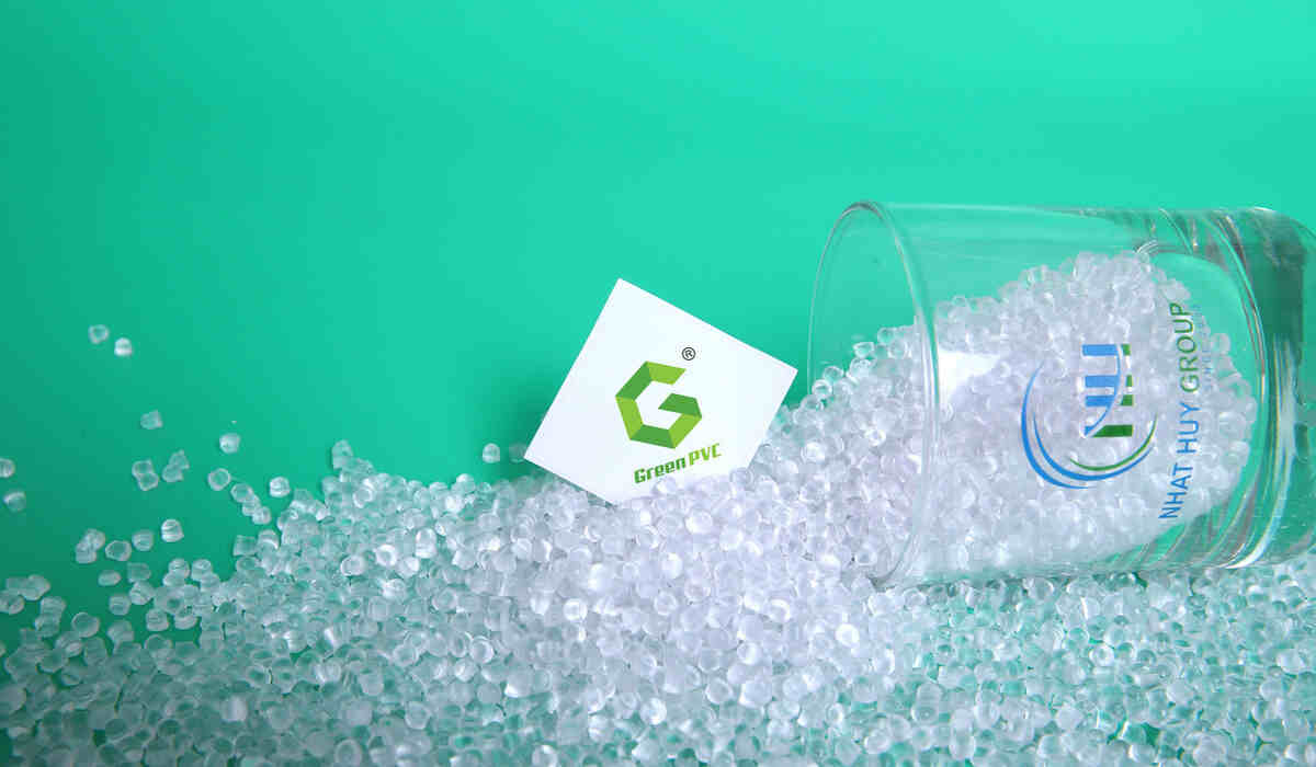 Transparent PVC compound